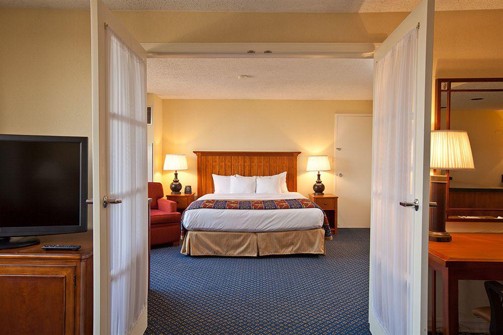Doubletree By Hilton Chicago - Oak Brook
